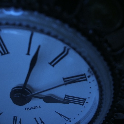 【気づいたら2時】疲れているのに眠れないのはなぜ？