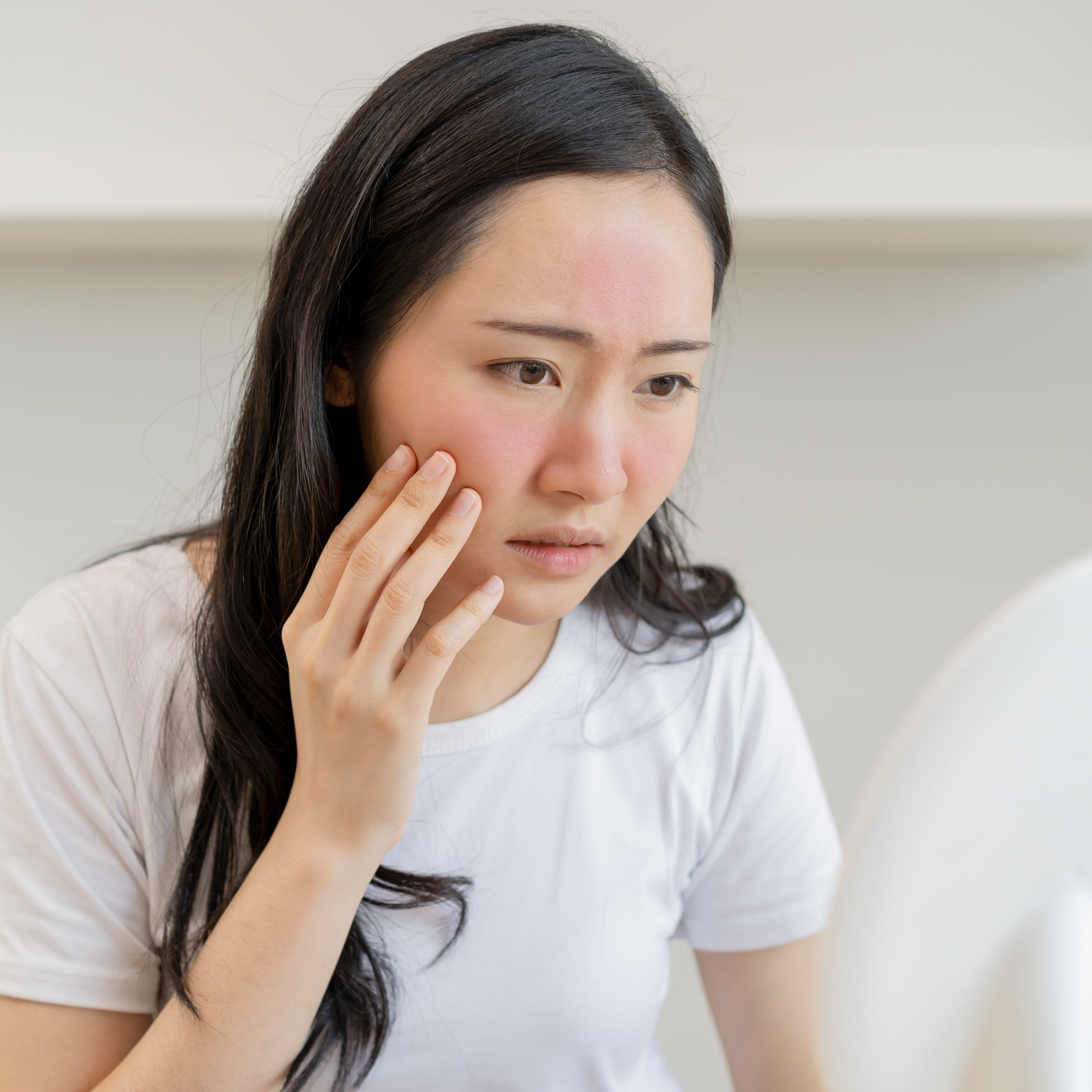 繰り返す大人ニキビ、そのままにしていませんか？